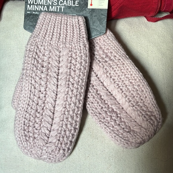 The North Face Accessories - NWT The North Face Women’s cable knit Minna Mittens light pink lavender size M/L